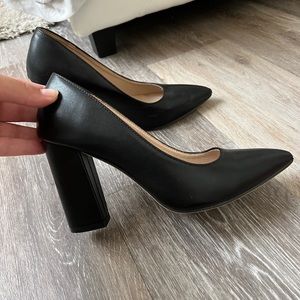 Black chunky heels. 7 size.